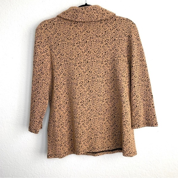 Chico’s Wild Cheetah Envelope Neckline Tee - Picture 4 of 8